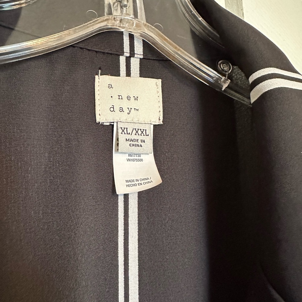 Sleeveless, open-front duster - Picture 2 of 5